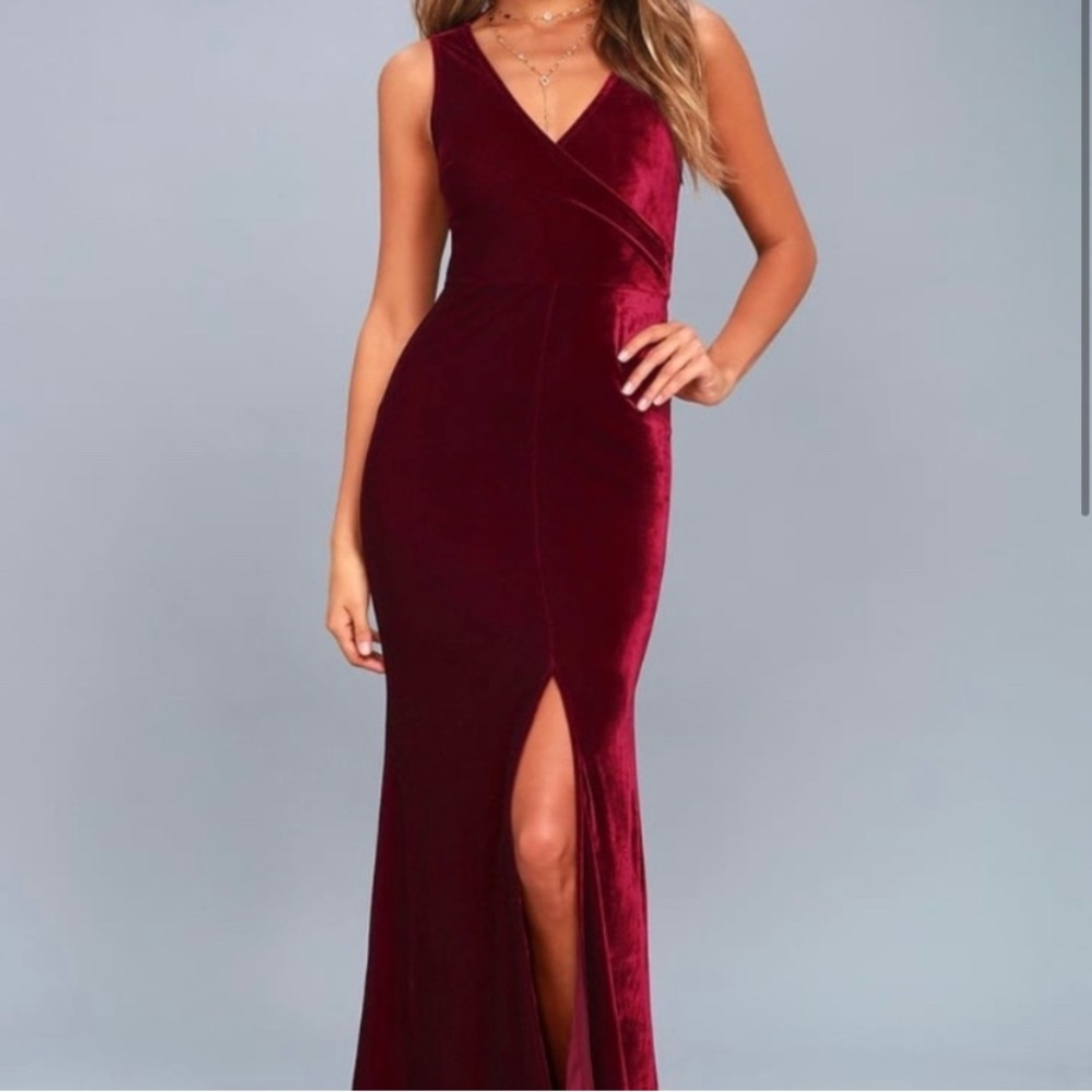 Lulu’s NWT Formal Velvet Floor Length Dress